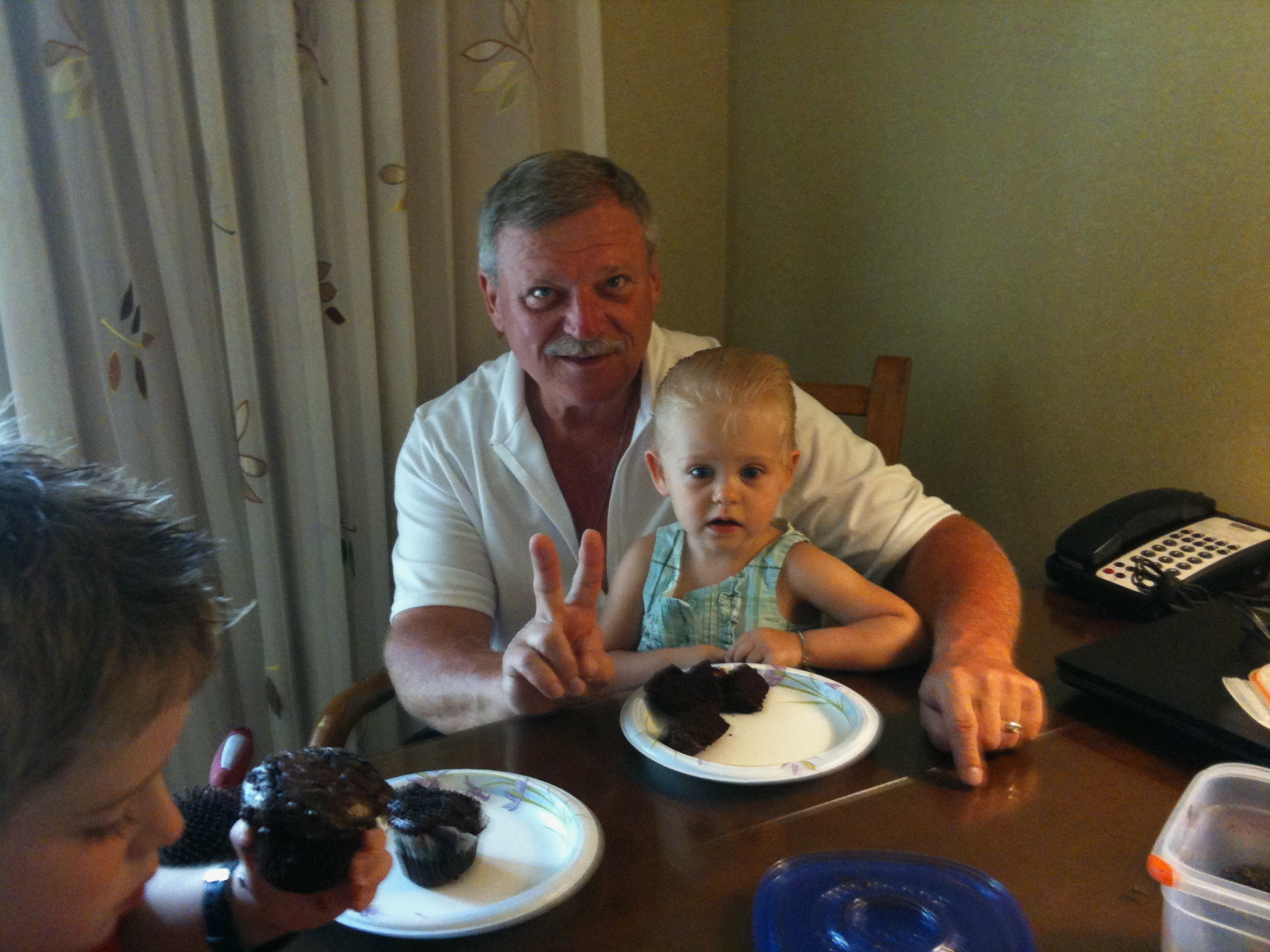 2010-05-30-05 Sydney's 2nd BD.jpg